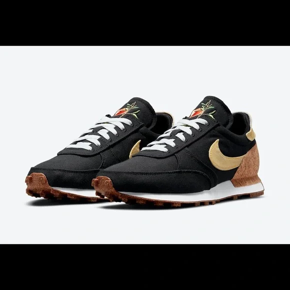 Nike
NEW NEW Daybreak Type Pomegranate Black Solar Flare White size 9 - Picture 2 of 5